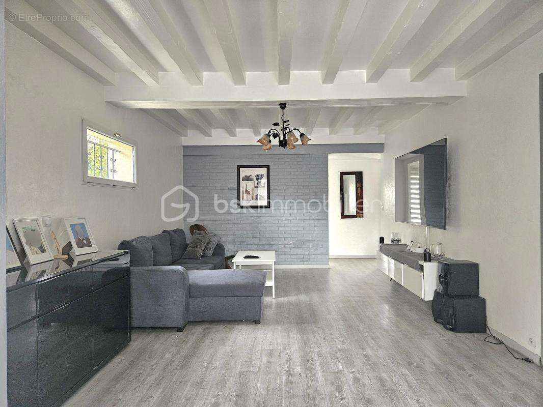 Maison à SAINT-PIERRE-LES-NEMOURS