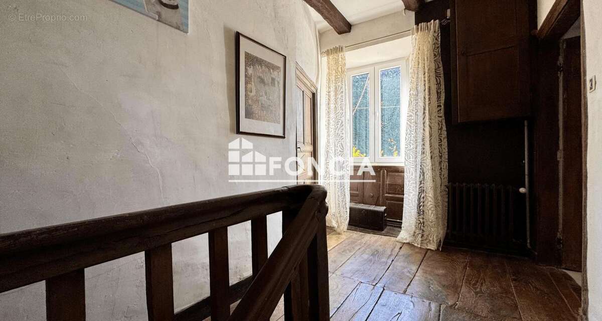 Maison à SALLES-CURAN