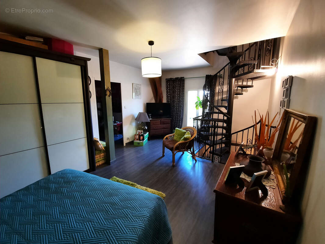 Maison à LA ROCHE-CHALAIS