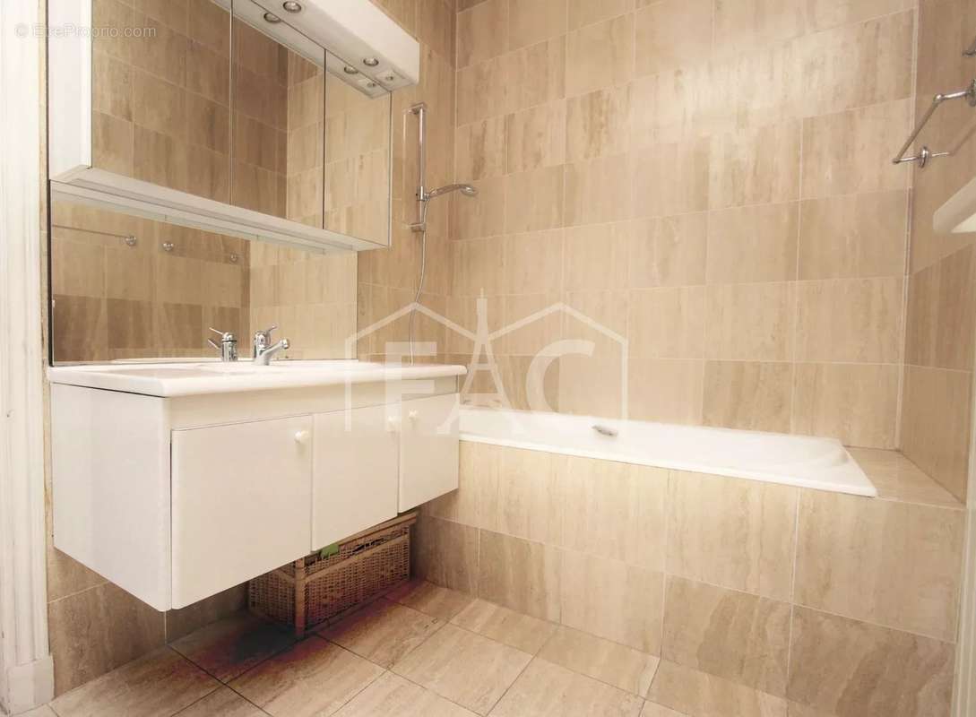 Appartement à PARIS-17E