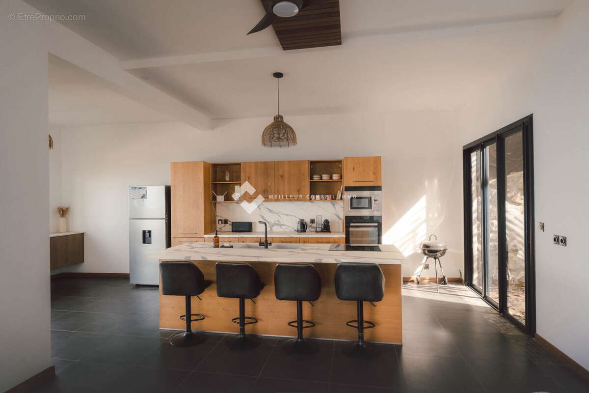 Maison 127 m² à Saint-Leu  - photo 2