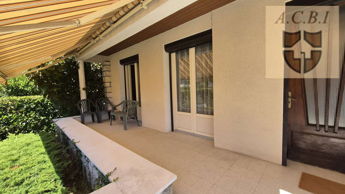 Pavillon sur sous-sol total   95 m2 habitables   Quartier calme de Vendôme - photo 3