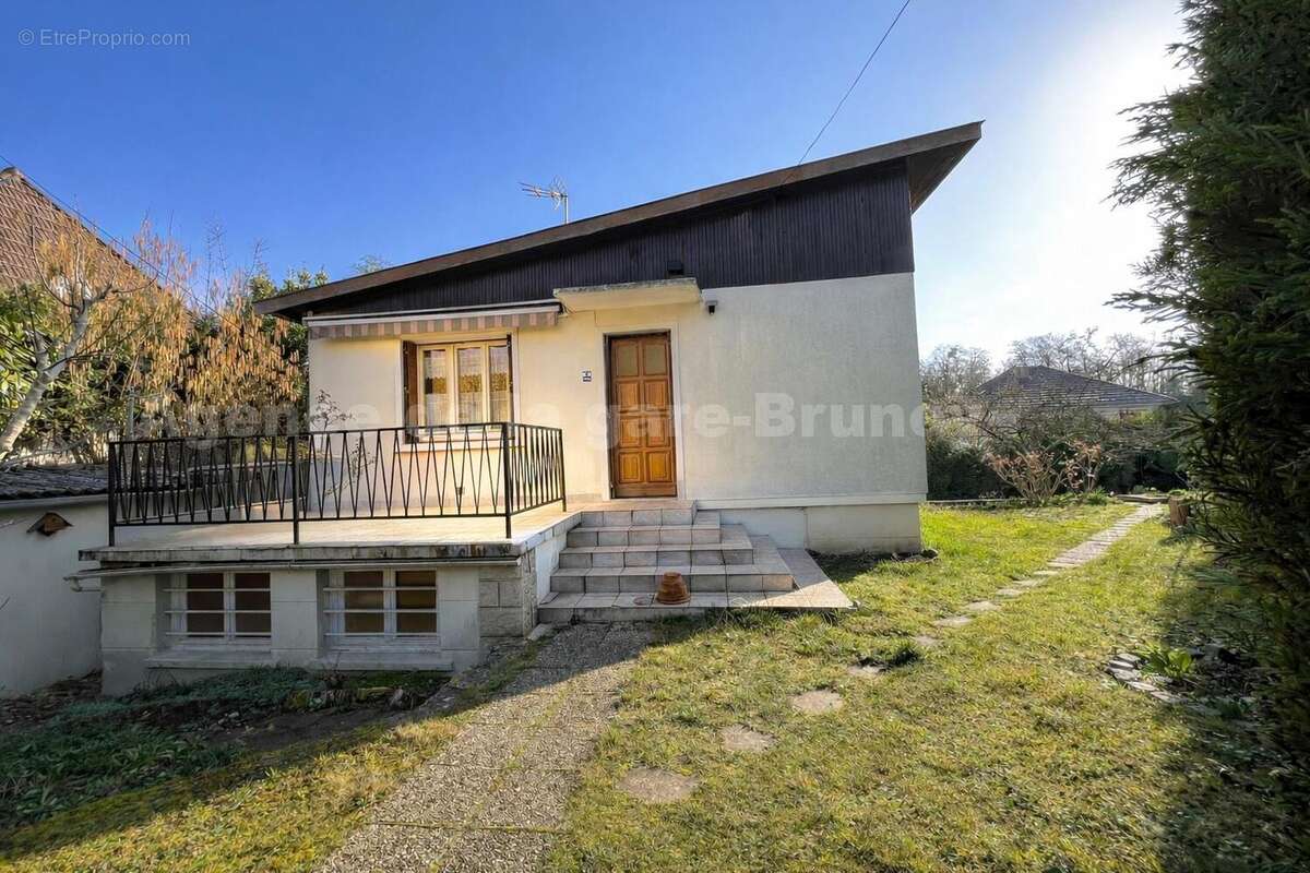 ChatGPT Image 3 mars 2026 à 15_05_04 - Maison à BRUNOY