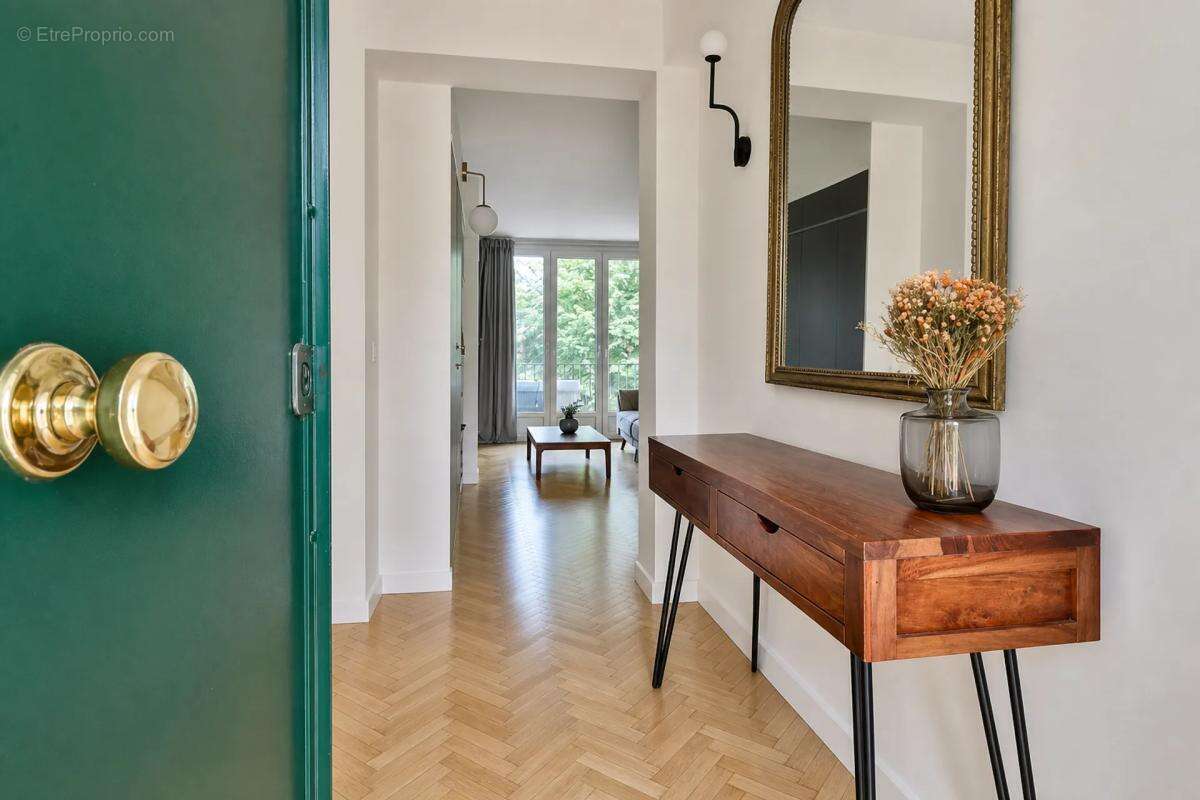 Saint-Cloud - Quartier Val d’Or - 71m² rénové - 3 chambres - Balcon - Gare 4mn - photo 3