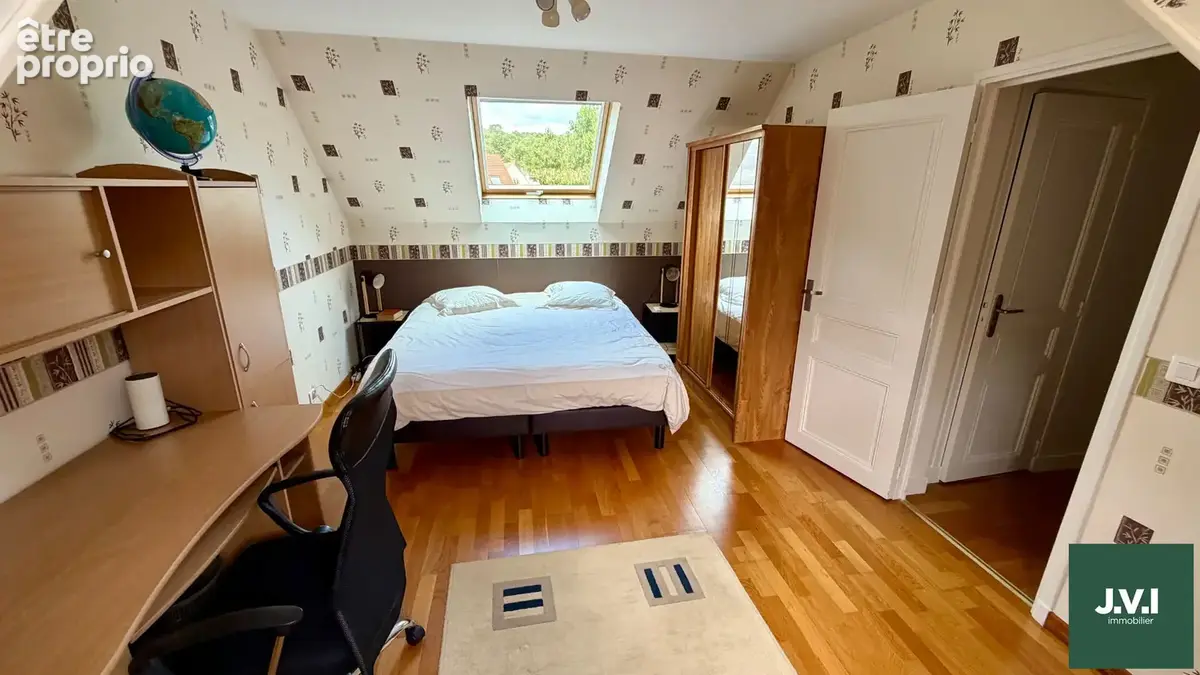 A VENDRE GROSLAY Maison 8 pièces 212 m² - photo 8