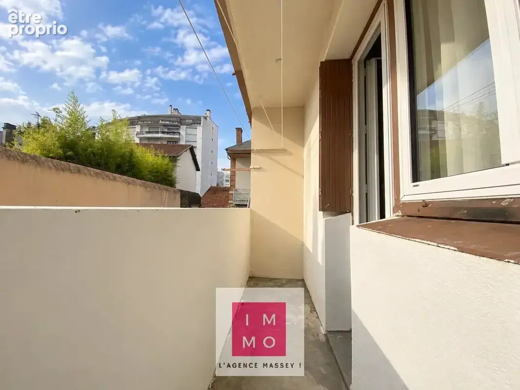 Appartement T4 rénové – 3 chambres et beaux volumes en hyper centre de Tarbes - photo 8