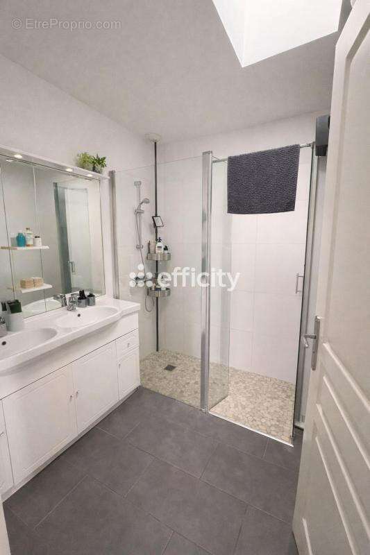 Maison à SAINT-MAGNE-DE-CASTILLON