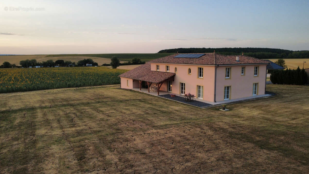 Rare, maison style bastide, état irréprochable - photo 2