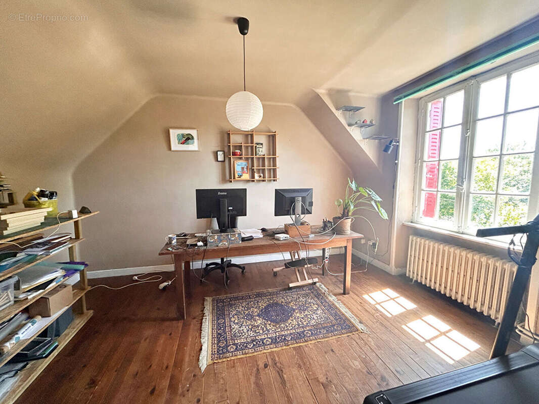 Maison à CHATEAUNEUF-DU-FAOU