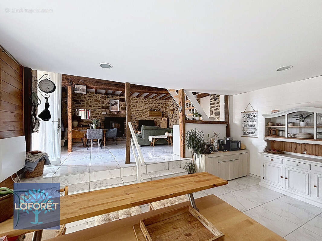 Maison à LA BAZOUGE-DU-DESERT