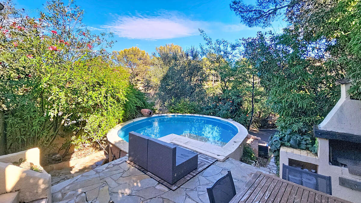 ** vendu par votre agence bersan immobilier**  villa avec piscine quartier tour de mare fréjus, rénovée avec goût - photo 4