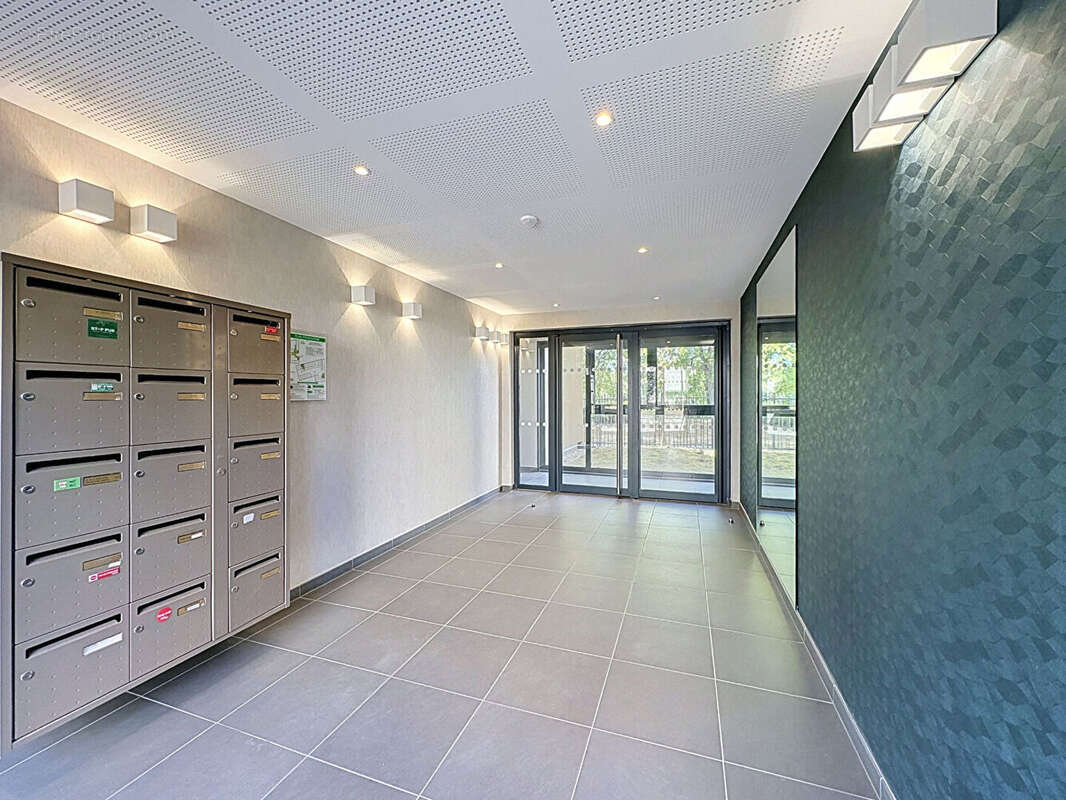 A VENDRE Appartement  2 pièces Caluire Et Cuire 2 pièce(s) 44.86 m2 dernier étage - photo 7