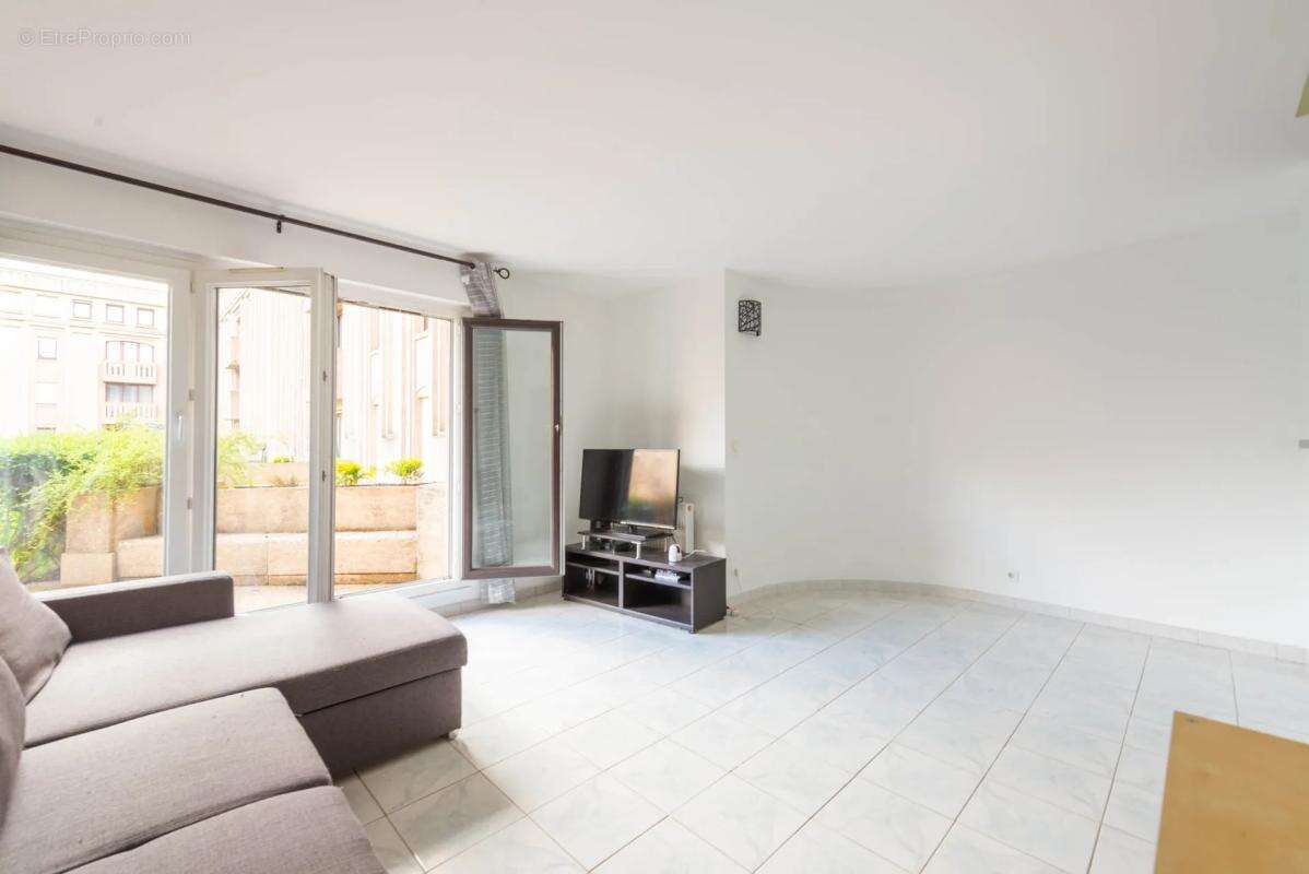 Appartement à MONTIGNY-LE-BRETONNEUX