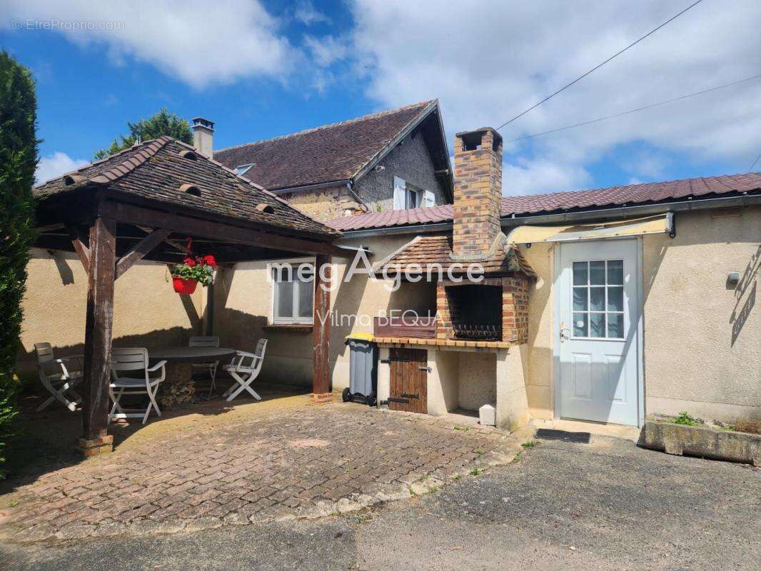 Maison à THORIGNY-SUR-OREUSE