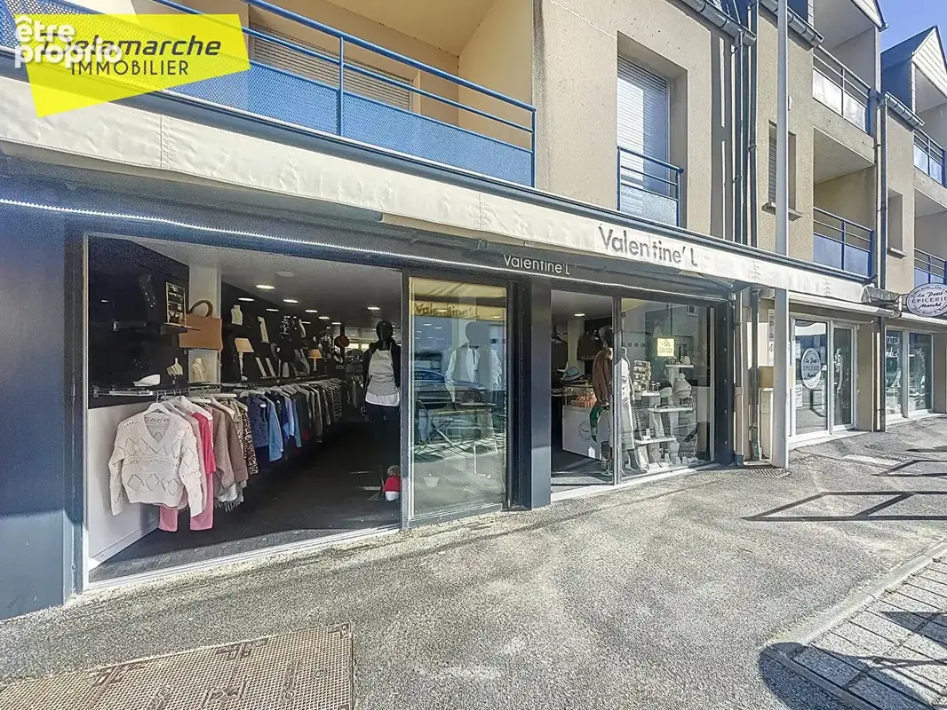 A vendre local commercial Saint Martin de Brehal - photo 5