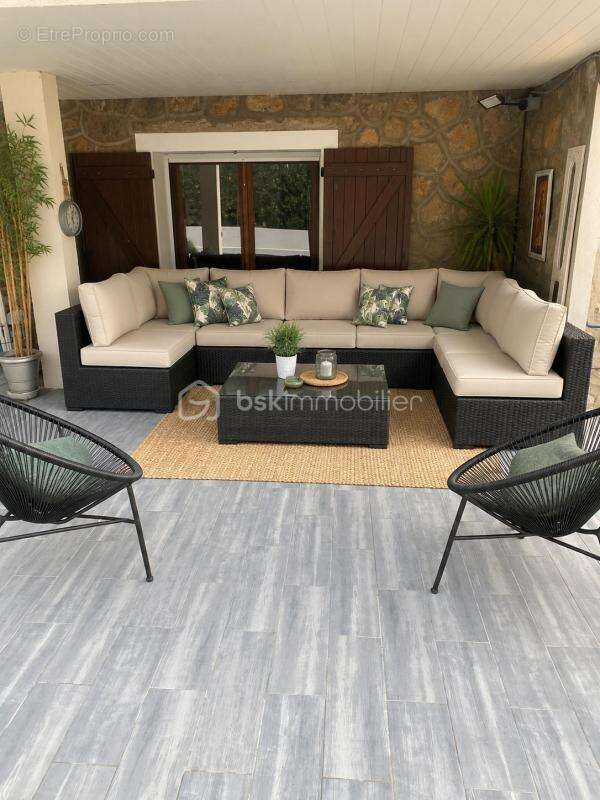Villa 214 m² + 30 m² à aménager - 6 chambres + bureau - Piscine - photo 2