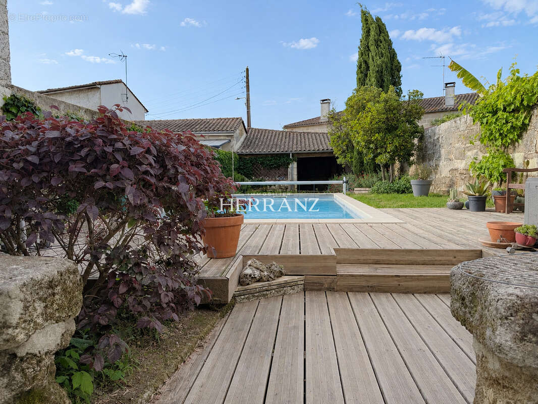 Libourne   Maison de caractère avec piscine, cave et grand garage, à deux pas de la gare et du centre-ville - photo 2