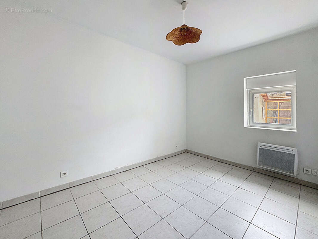 Appartement à SAINT-JEAN-DE-BOURNAY