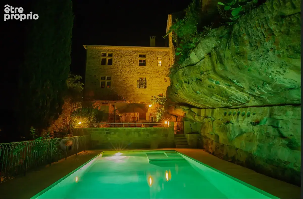 Lieu Inédit - vue 180o - Maison de maître sur promontoire - hameau médiéval - idéal accueil - piscine - photo 4