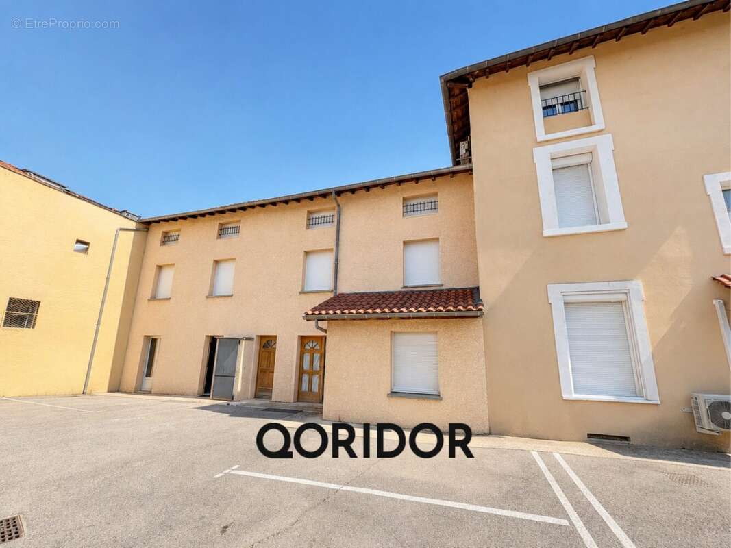Appartement 43 m² à Saint-Bonnet-De-Mure  - photo 6