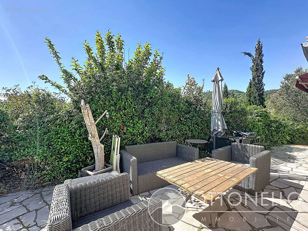 Maison à ROQUEBRUNE-SUR-ARGENS