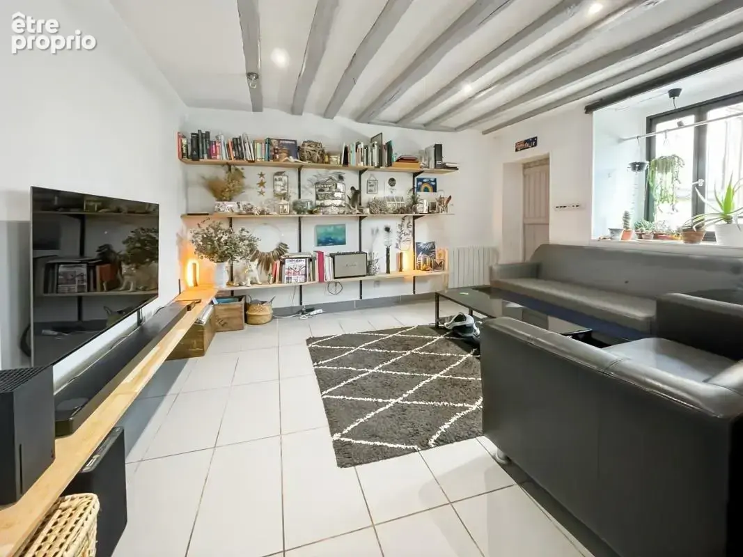 Maison de charme en pierre située au centre-ville de Toury, à deux pas d'une école et des transports en commun - photo 2