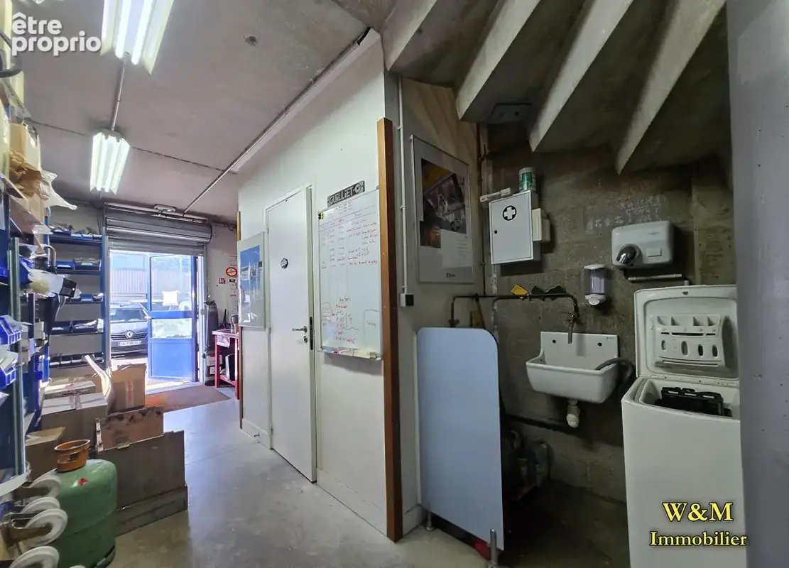 Entrepôt -Local à usage d'activités avec bureau de 194 m² -VENDU LOUE - photo 4