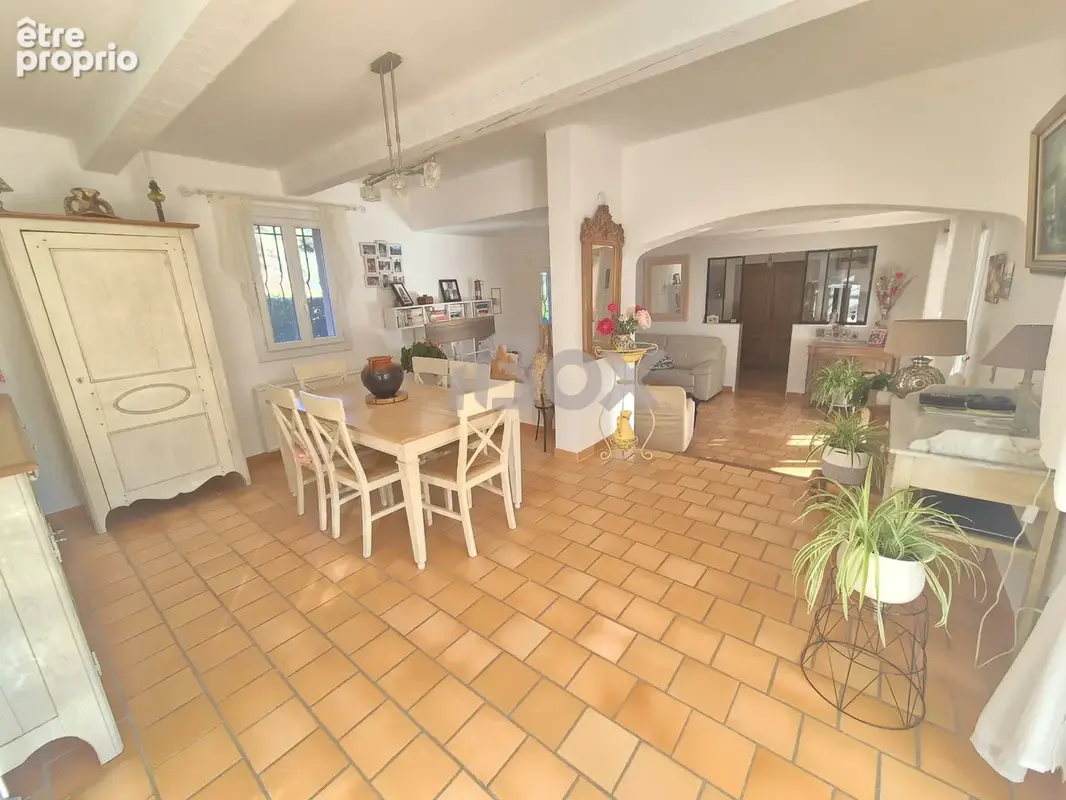 Cuers, proche centre ville, cadre campagne, maison de plain pied 117m2 type 5, 3ch, garage, dépendance, piscin - photo 4