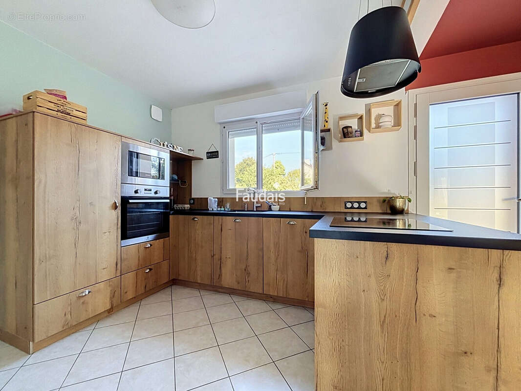 Maison 130 m² à Saint-Symphorien-Le-Valois  - photo 2