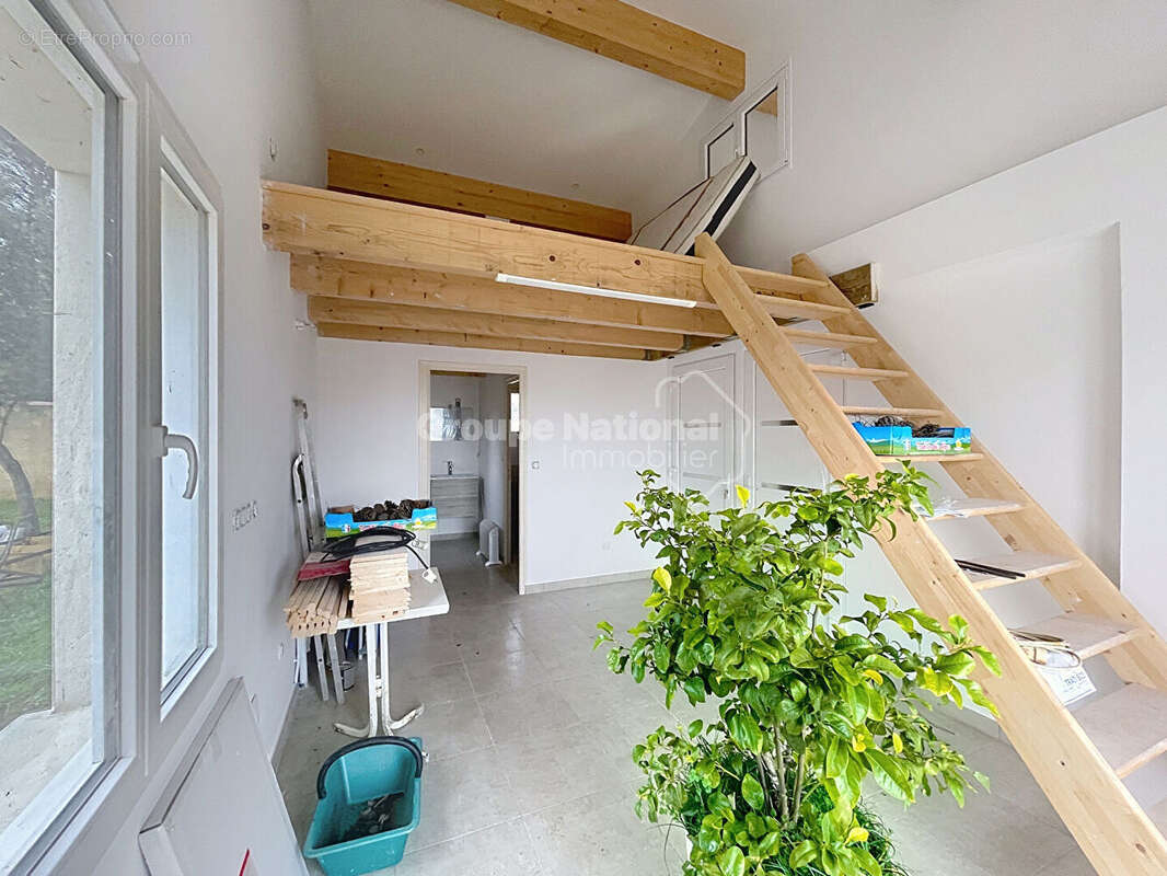 Maison à UCHAUX