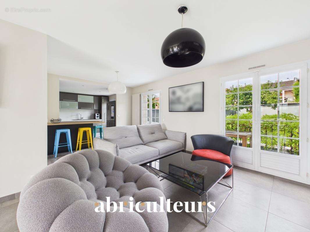 Maison familiale individuelle avec jardin - 6 pièces - 185 m² - Ormesson-sur-Marne - photo 5
