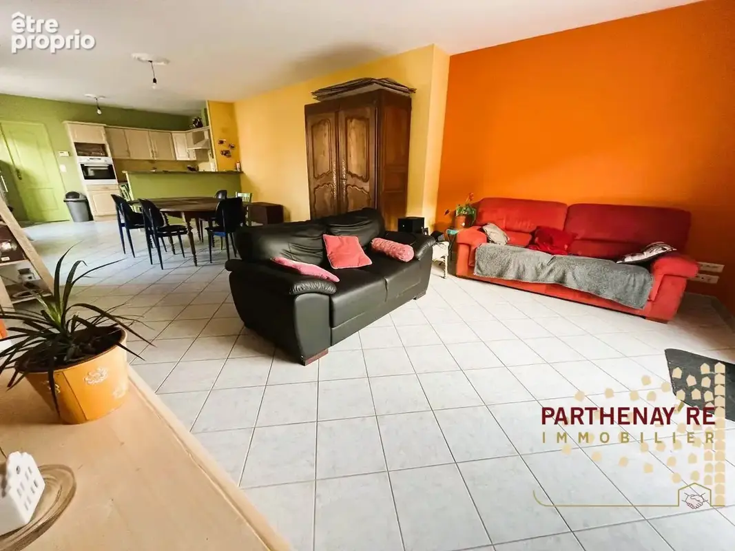 Maison 206 m² à La Ferriere-En-Parthenay  - photo 3