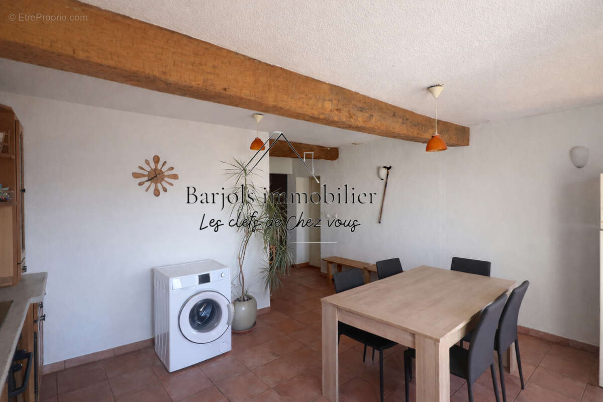 Appartement à VARAGES