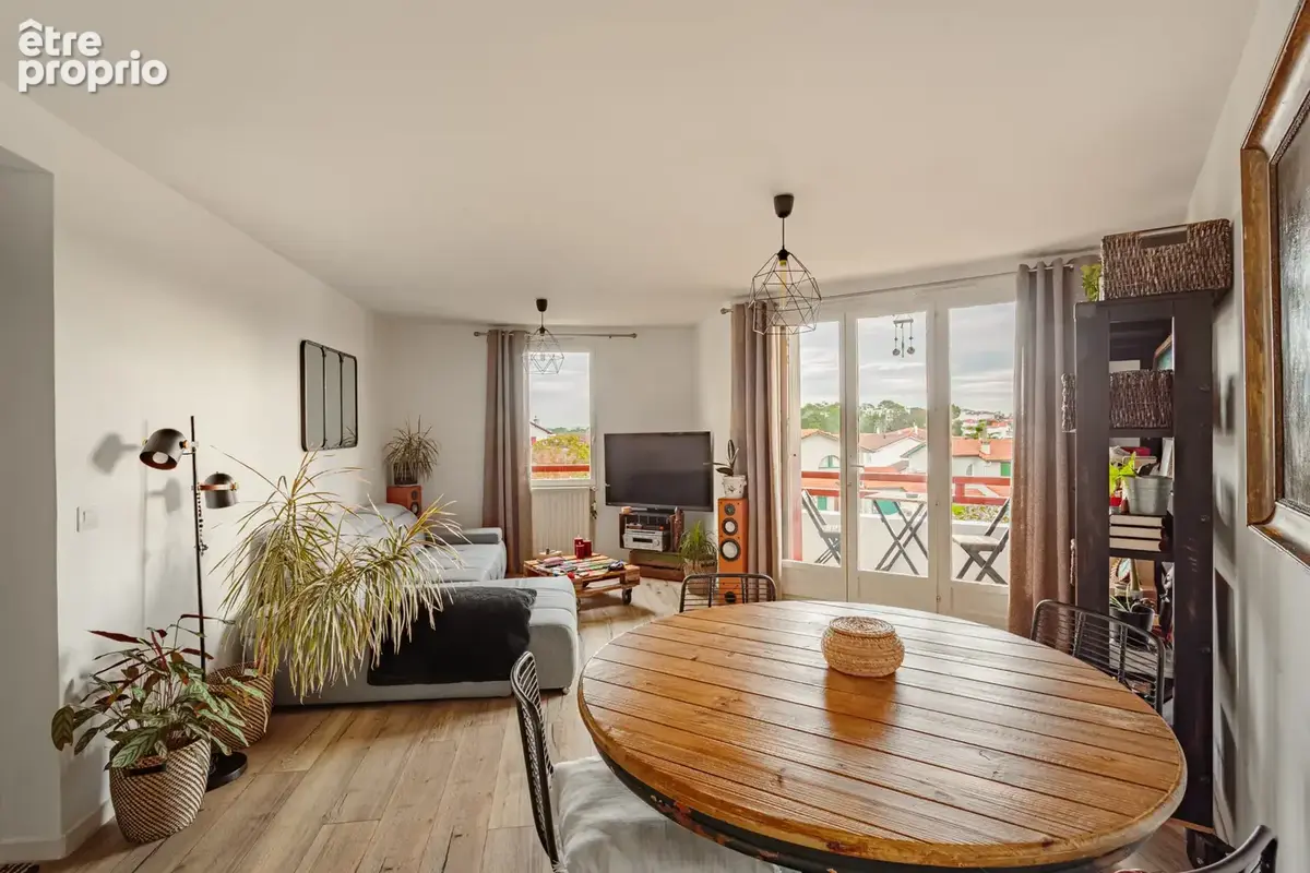 Découvrez ce charmant T3 de 69 m2, lumineux, offrant un cadre de vie agréable dans le quartier recherché de Sa - photo 6