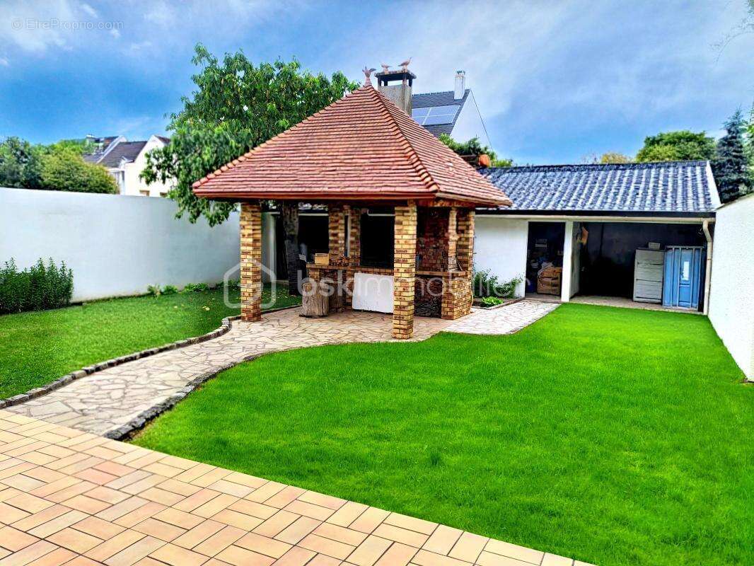 ORMESSON-SUR-MARNE - Maison familiale 135m² - 4 chambres - Jardin & double garage - - photo 19