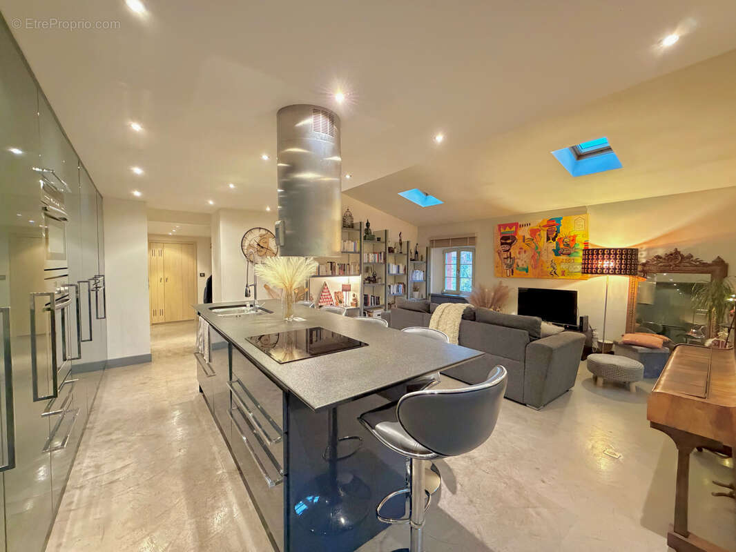 Appartement à MOUANS-SARTOUX