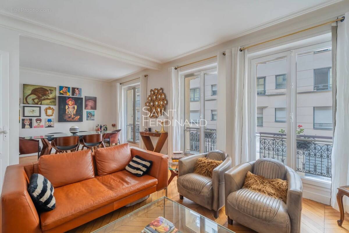Appartement à PARIS-8E