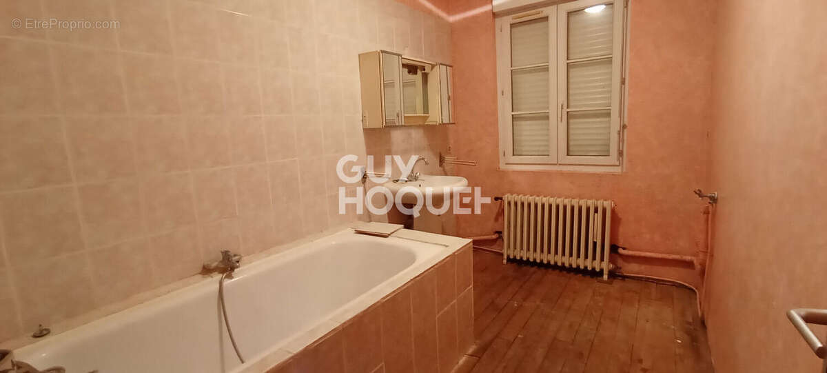 Maison à SAINT-CYR-DU-RONCERAY