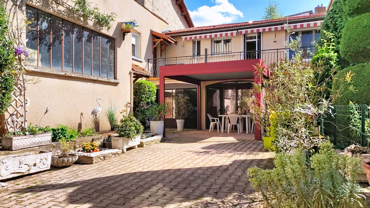 Maison à VIC-LE-COMTE