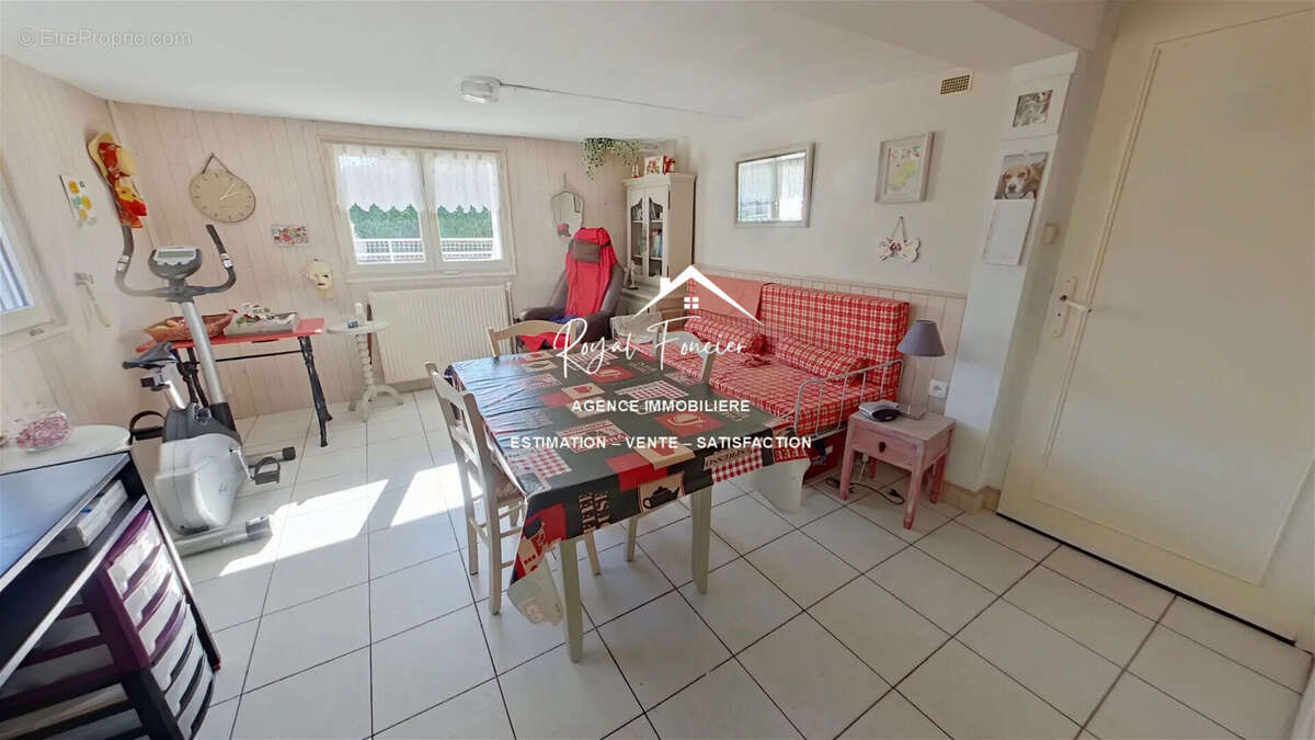 Sous sol : Chambre 3 ou bureau - Maison à CHATELLERAULT