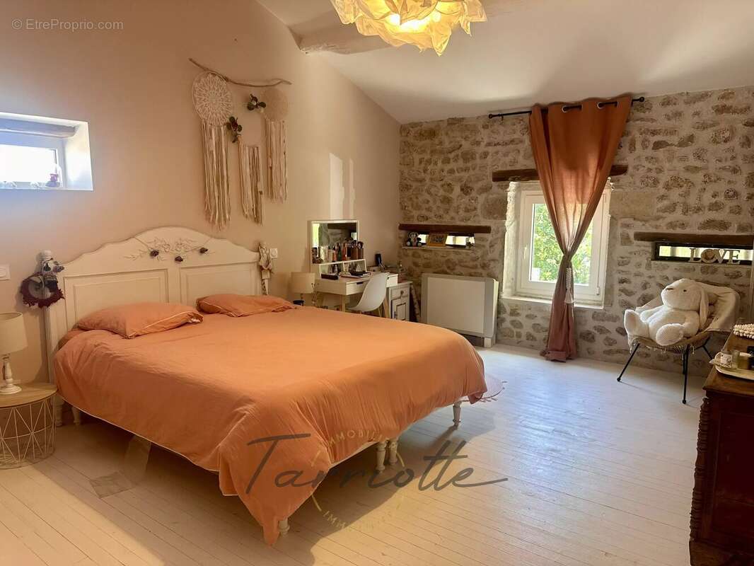 Maison à GRIGNAN