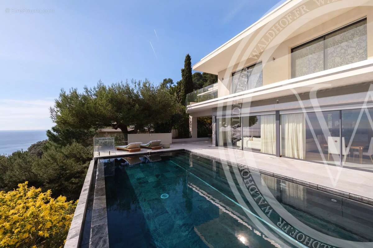 Villa contemporaine avec vue panoramique sur la mer et piscine à débordement surplombant le Cap Ferrat à seulement 21 minutes de - photo 10