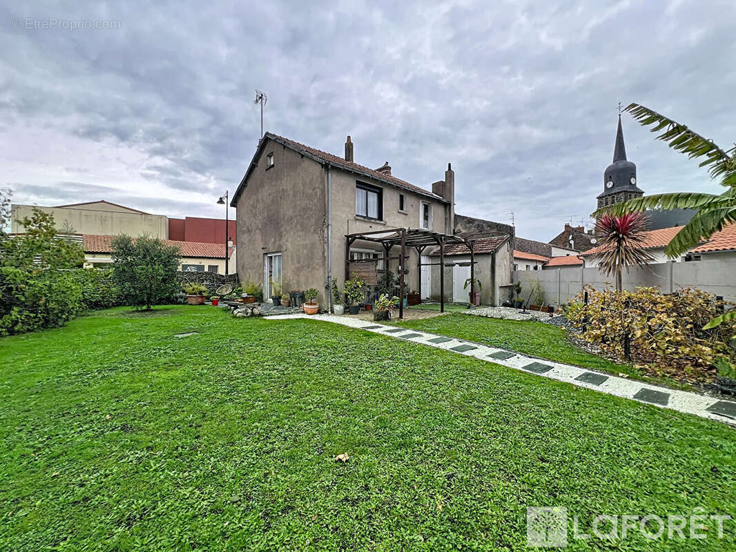 Maison à LE MAY-SUR-EVRE