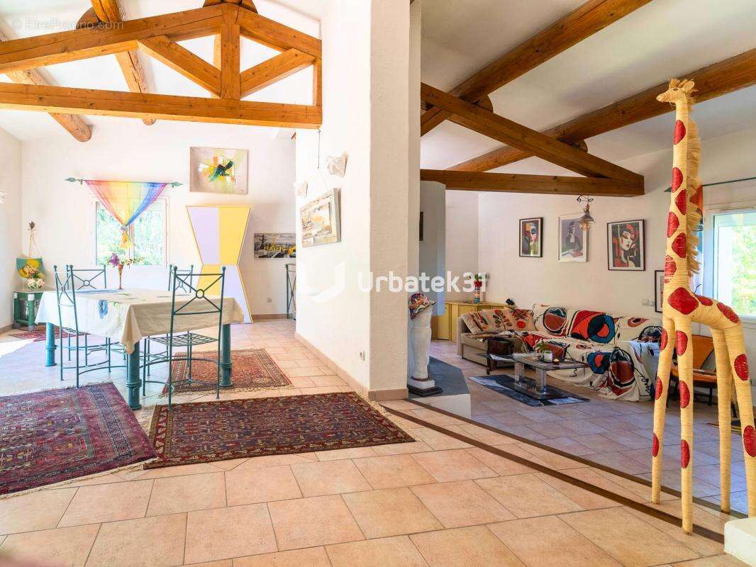 Maison à SAINT-ESTEVE-JANSON