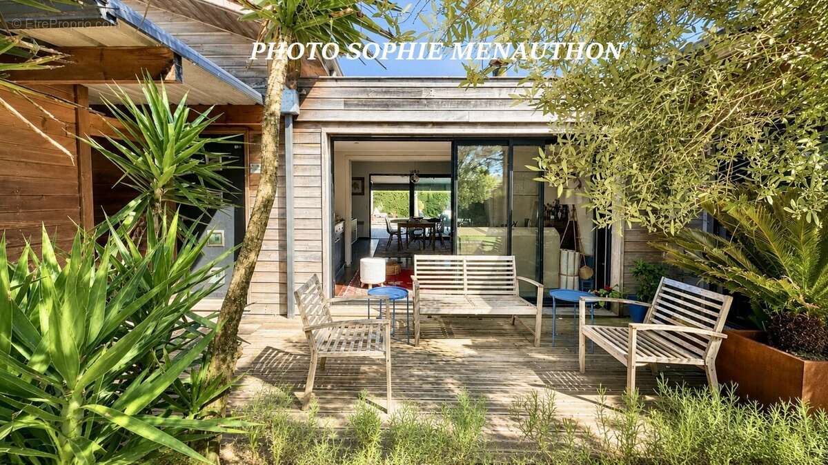 À 2 km de Dax, villa d'architecte T6 de plain-pied avec piscine et 5 chambres. - photo 4