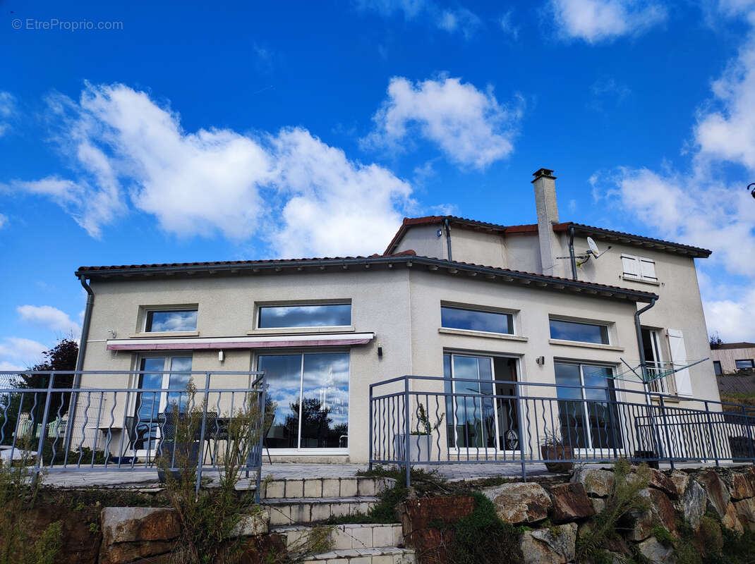 Maison à LA CHAPELLE-D'AUREC