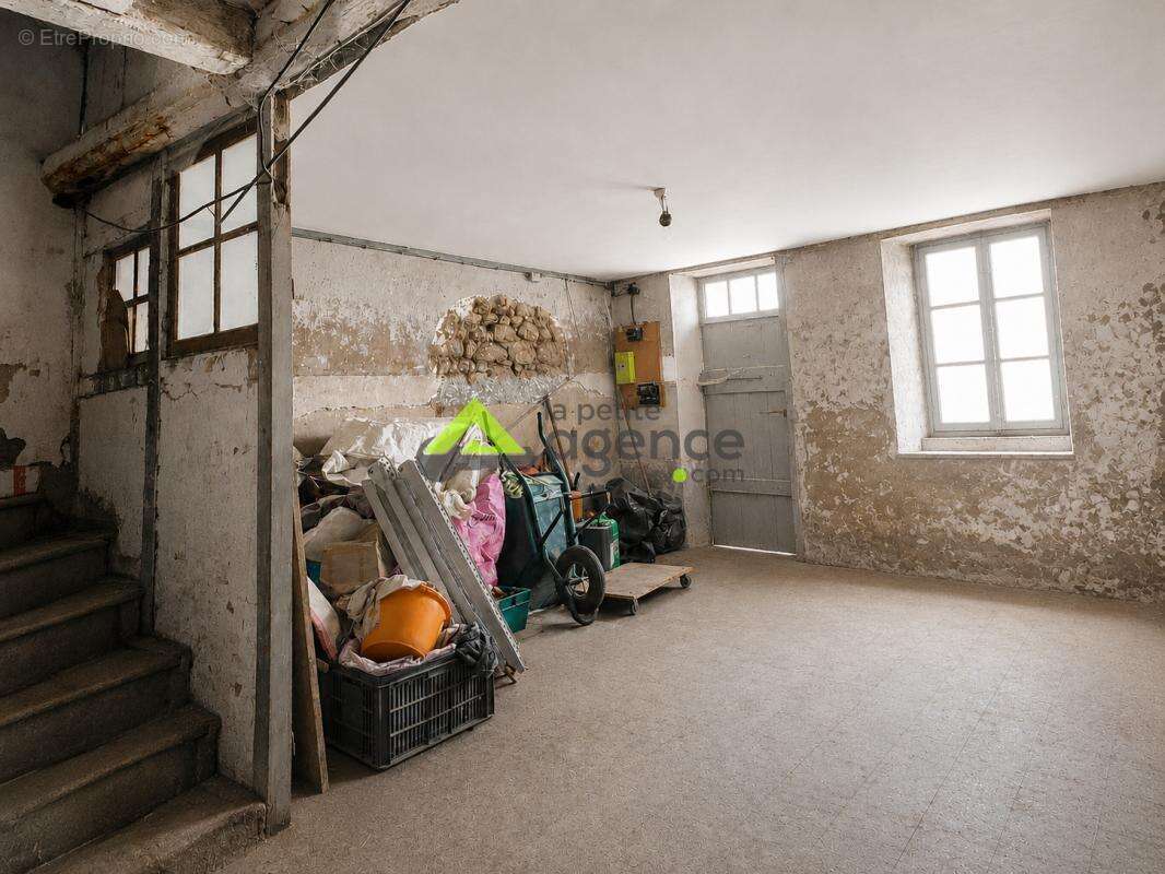 Maison 140 m2 + grange + atelier + garage   Gros potentiel - photo 9