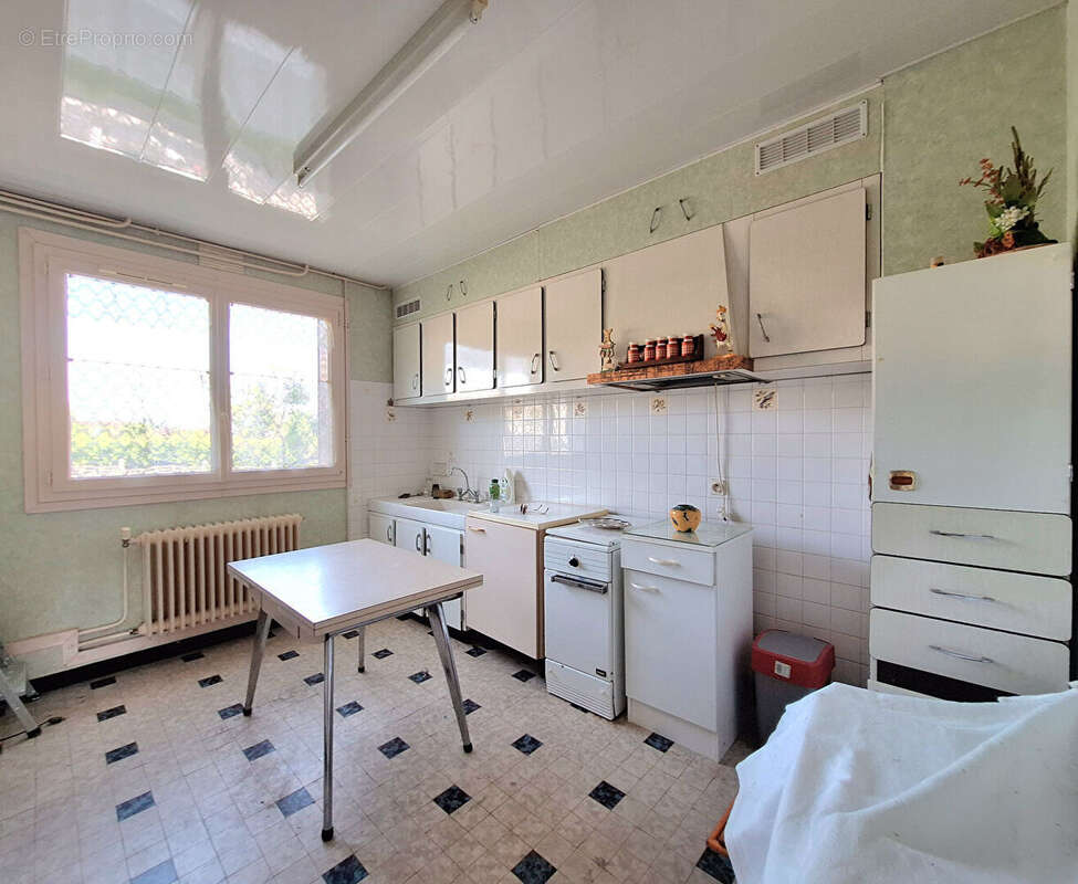 A vendre maison 141 m2 à fort potentiel et idéalement placée à Domérat équipé d'un ascenseur. - photo 4