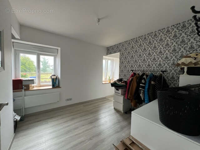 A 2 pas de VIRE, Maison 150m2, 5 pièces avec 112000m2 de terrain - photo 6