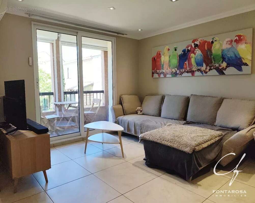 Appartement à ROQUEBRUNE-SUR-ARGENS